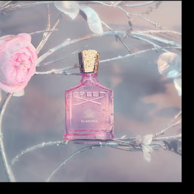 An Elegant Design Eladaria is presented in the signature perfume bottle of The House of Creed, a timeless symbol of elegance that traces the shape of a classic hip flask. The design is both feminine and enchanting in a gentle petal pink hue that echoes the modern floral rose perfume contained within.
